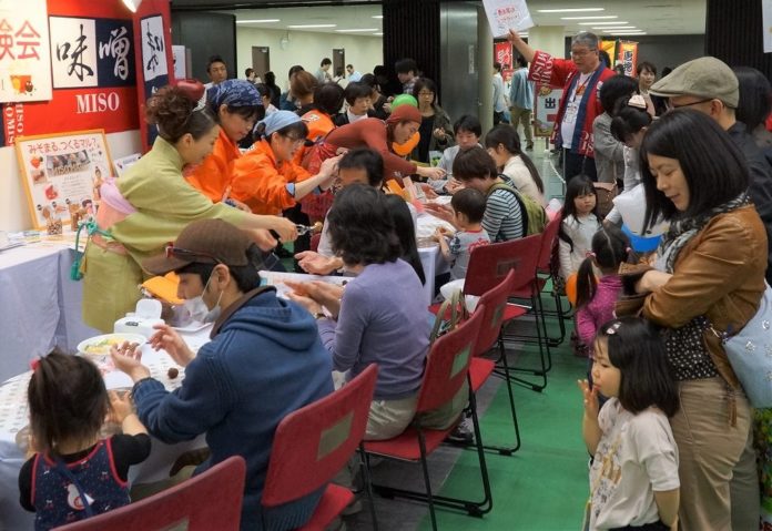 ミキハウスランド みそまる体験会 好きな具材 混ぜるだけっさ ジャパン味噌プレス